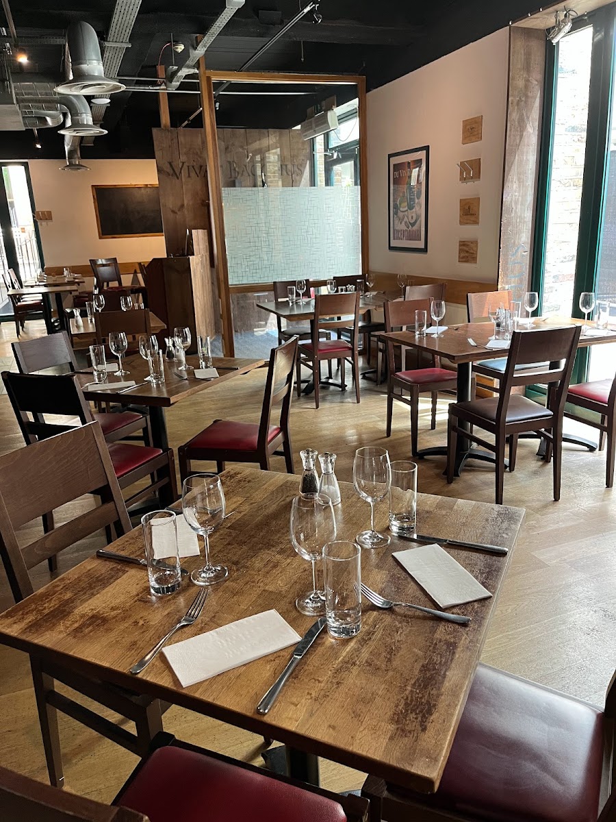 Vivat Bacchus London Bridge